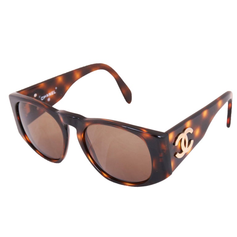 Chanel Tortoise Shell Sunglasses w/CC Logo On Arms at 1stDibs