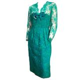 Robe de cocktail en dentelle verte à illusion (années 1960)