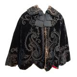 Mantella edoardiana in velluto nero con rifiniture in soutache