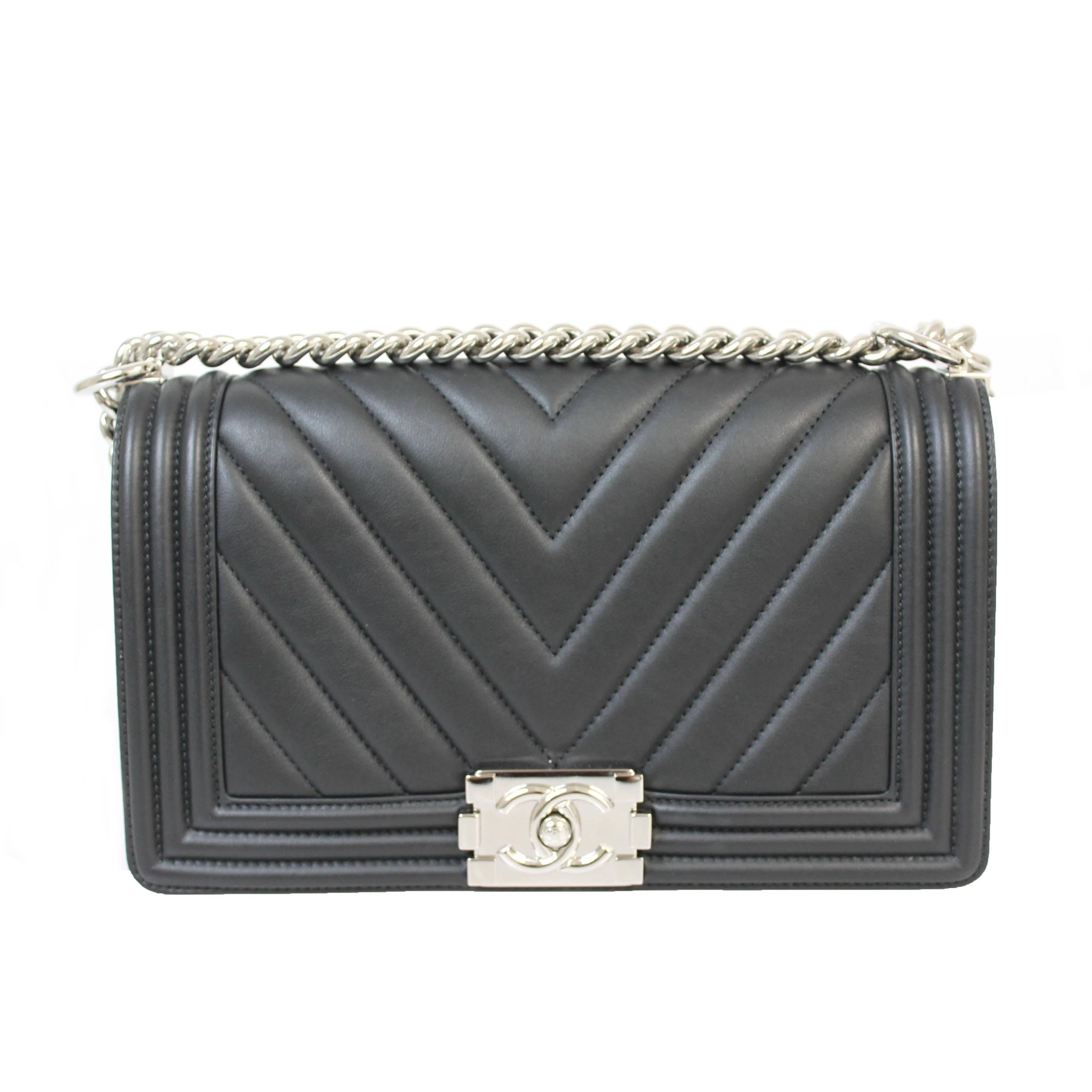 CHANEL Le Boy Medium Flap Shoulder Bag For Sale