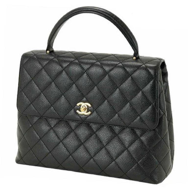 Vintage CHANEL black caviar leather kelly handbag with golden CC closure.