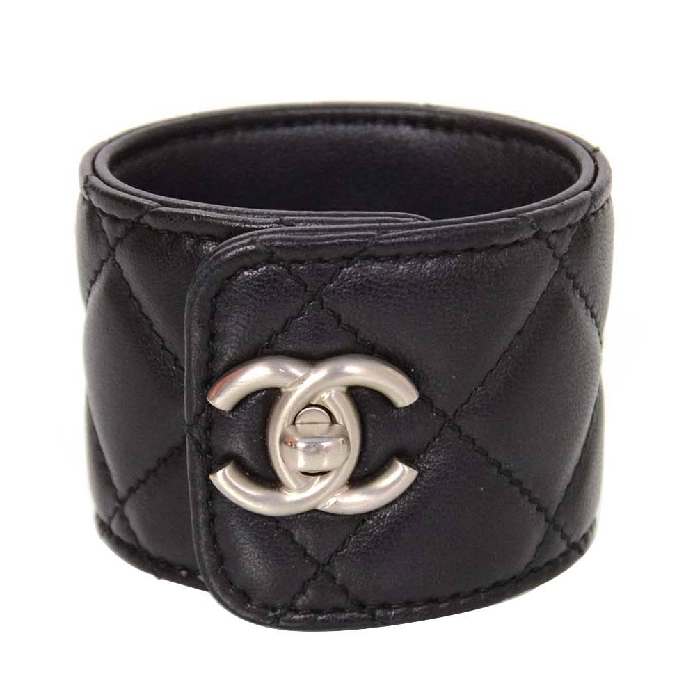Chanel Black Quilted Leather CC Twist Lock Cuff For Sale at 1stDibs ...