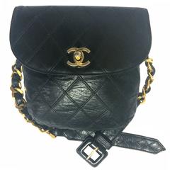 Retro CHANEL black leather waist purse, fanny pack with golden chain belt.