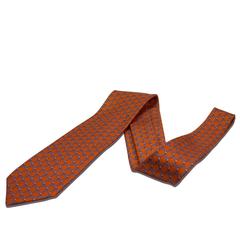 Hermes Cravate/Tie 100% Silk Le Piree Or 8cm Orange Vif/Ciel/Gris Clair 2016.