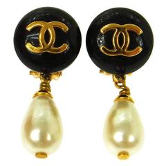 Chanel Vintage Black Gold Pearl Charm Dangle Tear Drop Evening Earrings