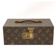 [Pre-Order] Louis Vuitton Leather Trunk Unfolds Into A Gorgeous Pink Vanity  Table For Makeup & Jewellery