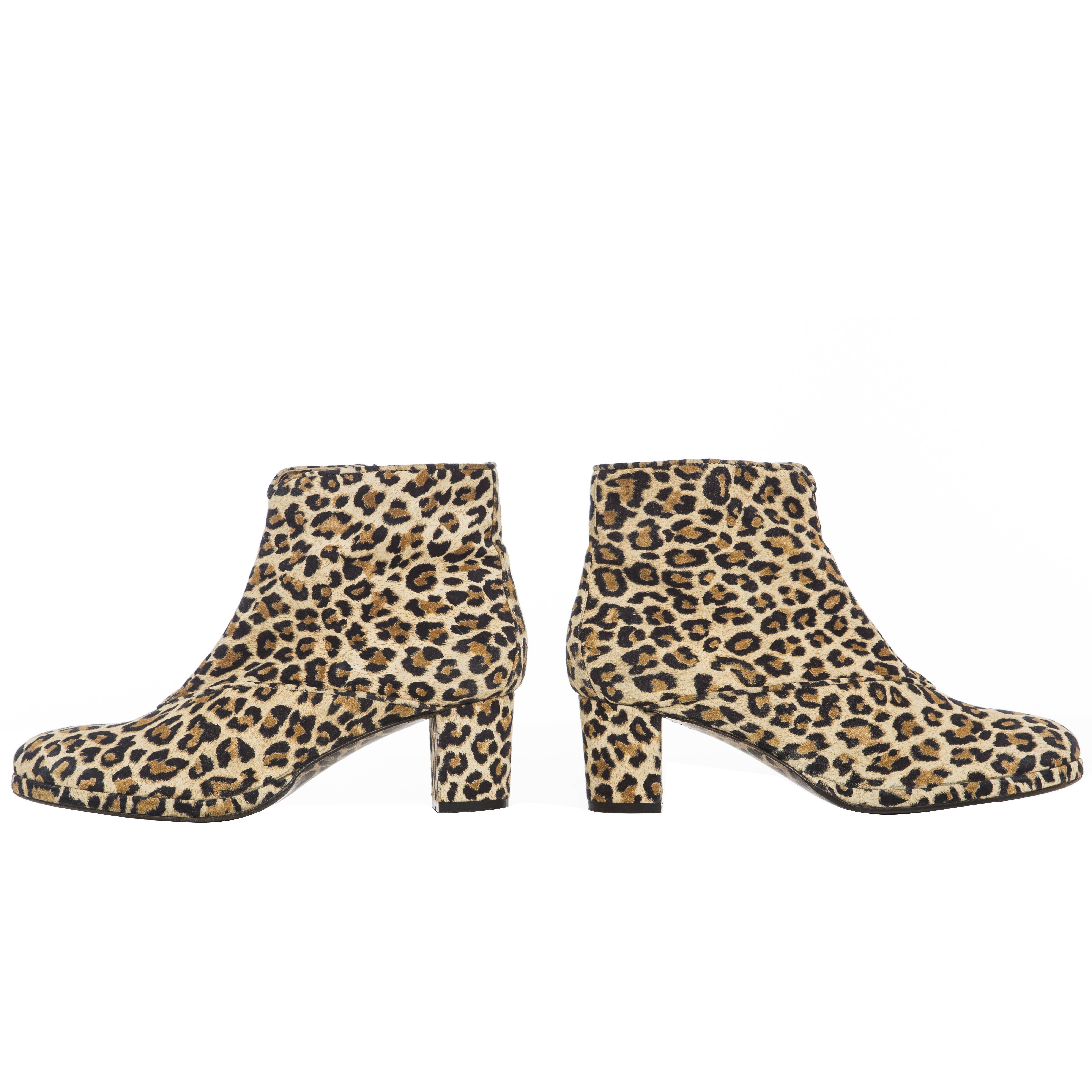 Warren Edwards leopard print suede ankle boots with side zip.

IT. 9

Heel: 2 inches