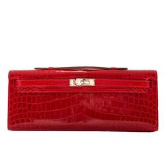 Hermès Kelly Cut Clutch Bubblegum Matte Porosus Crocodile Gold Hardware at  1stDibs