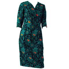 Robe en brocart de laine verte des années 50