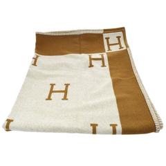 Hermès Avalon Tan Cognac Brown 'H' Cachemire Wool Throw Blanket Shawl dans la boîte