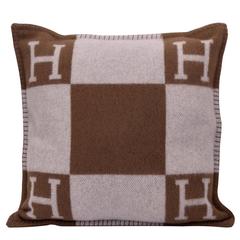 Used Hermes Avalon Cushion Petit Modele 50 cm Ecru/Camel Color 85% Woll 15% Cachemire