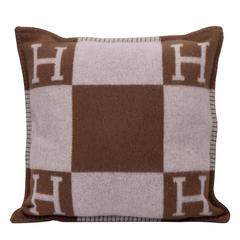 Hermes Avalon Cushion Petit Modele 50 cm Ecru/Camel Color 85% Woll 15% Cachemire