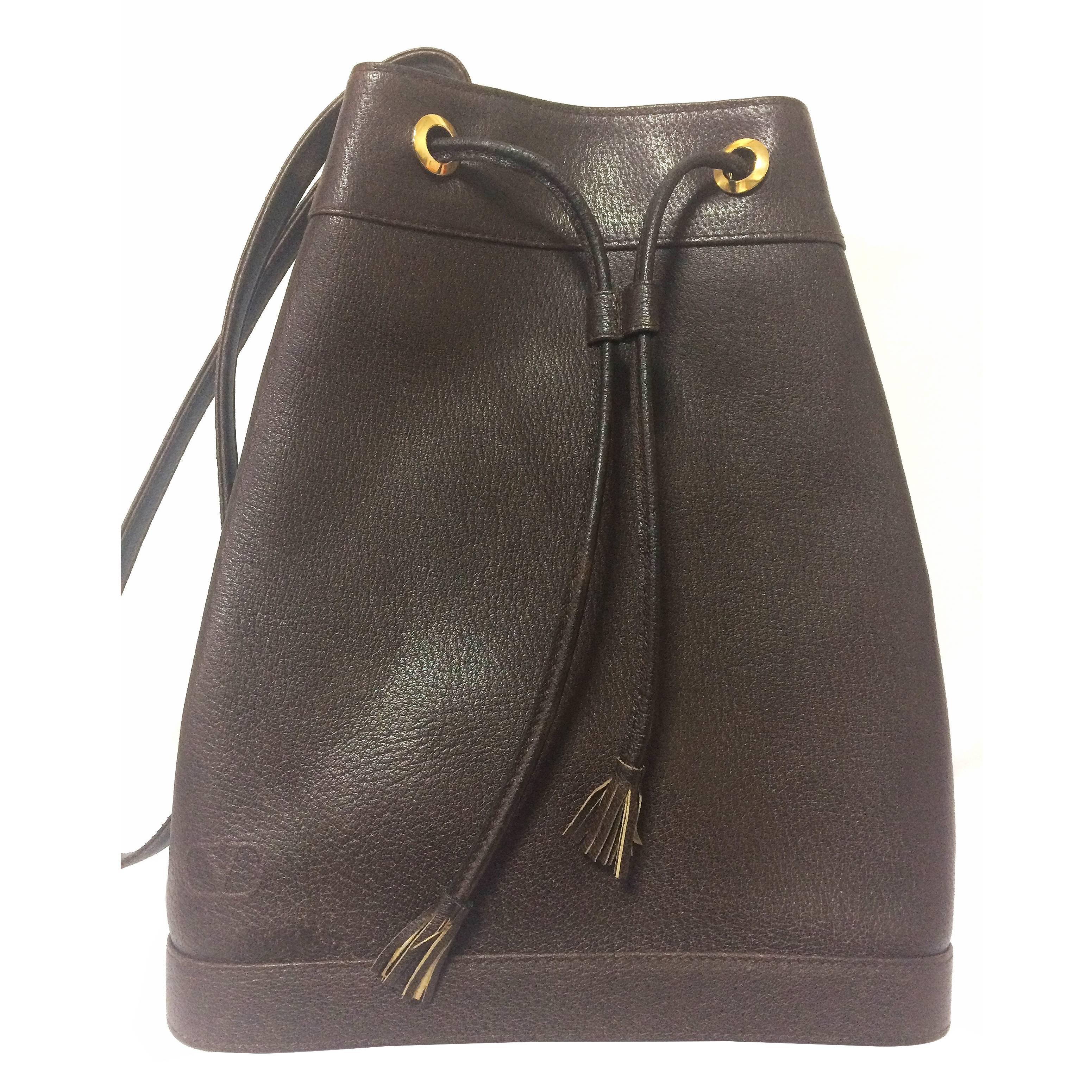 Vintage Valentino Garavani dark brown leather hobo bucket shoulder bag For Sale