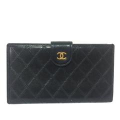 Vintage CHANEL black leather wallet with golden CC motif. Classic vintage purse.