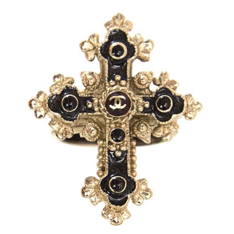 Chanel Gold and Black Enamel Cross Ring sz 7 For Sale at 1stDibs