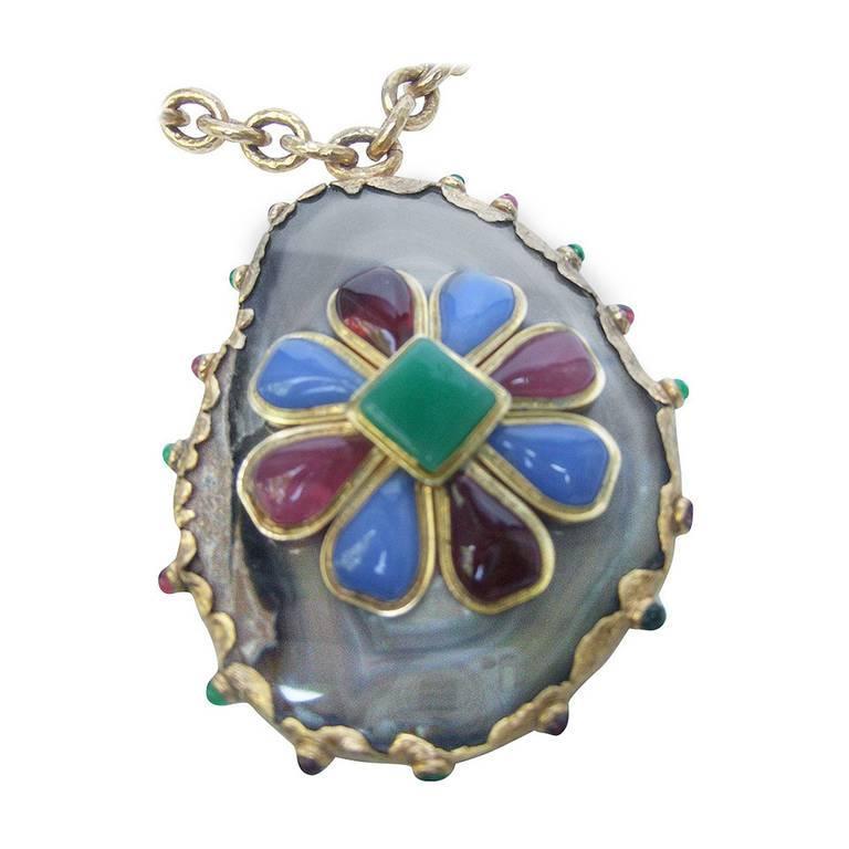 CHANEL Incroyable collier pendentif en agate en verre coulé, c. 1980 en vente