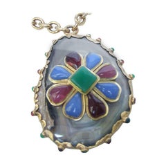 CHANEL Incroyable collier pendentif en agate de verre coulé, vers 1980