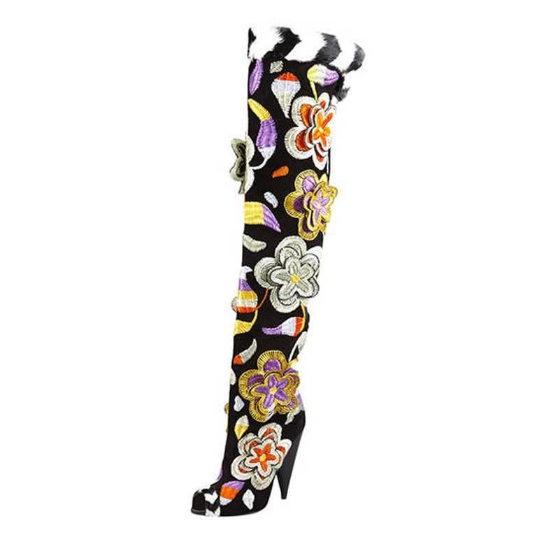 TOM FORD


2D Floral Embroidered Over-the-Knee Boot 
Peep-toe
Pull-on style

2D floral embroidered suede
Striped dyed goat fur (China) trim
Measurements: 
Approx. 25 1/2