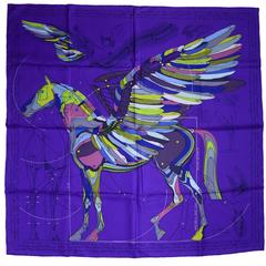 Lila Seidenschal mit Pegase-Pferdmuster von Hermès, 90 cm