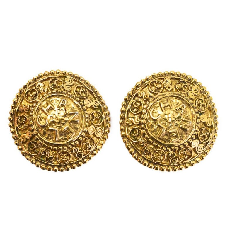 Chanel Vintage '90s Medallion Clip-On Earrings For Sale at 1stDibs