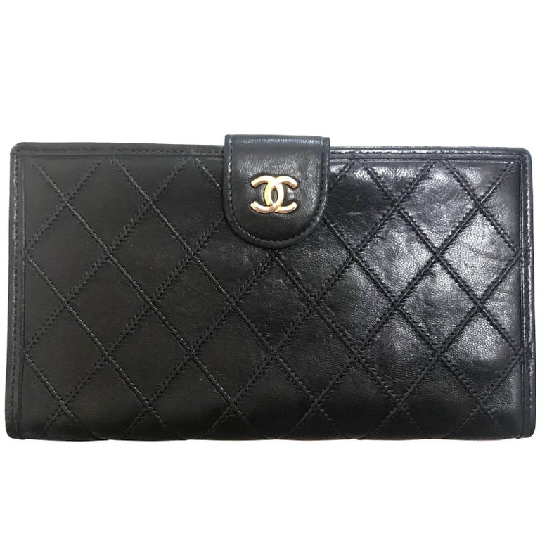 Chanel Vintage Classic black leather wallet with golden CC motif