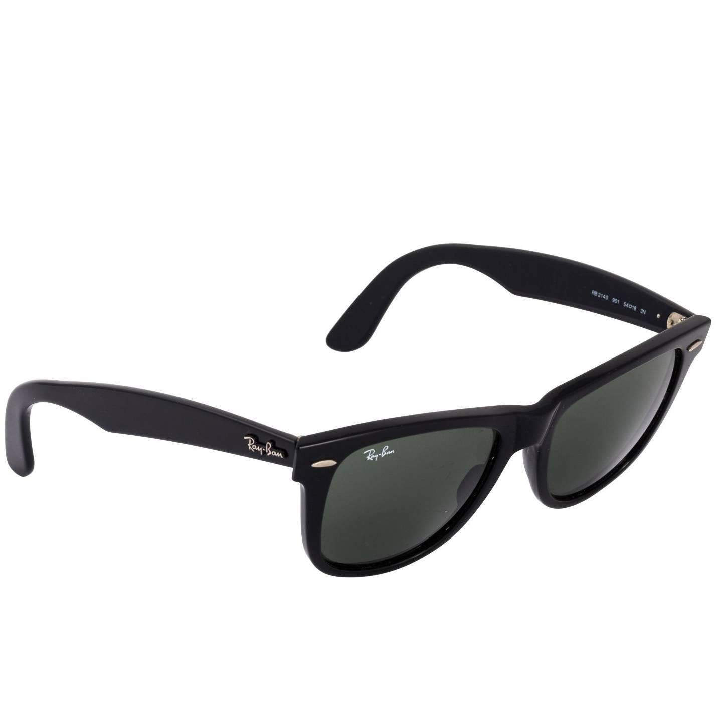  Black Ray-Ban sunglasses