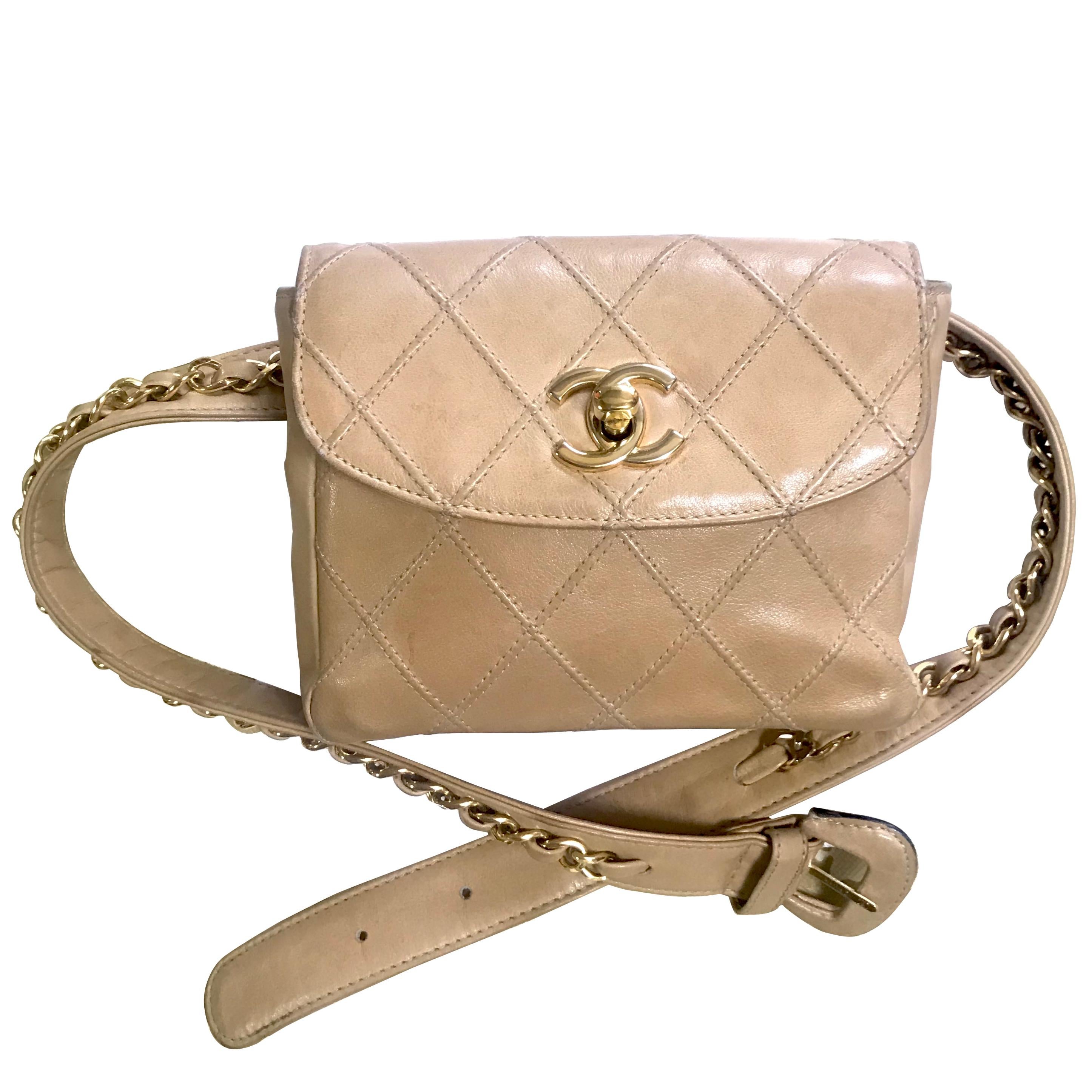 Chanel Vintage beige calfskin waist purse / fanny pack / hip bag with gold CC 