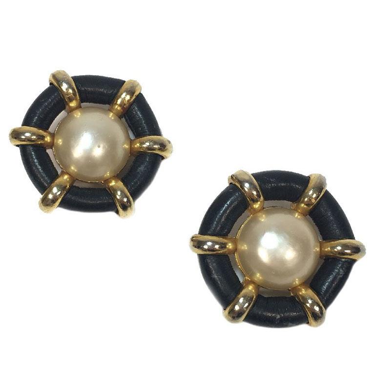 CHANEL Clip-on Earrings in Black Leather, Gilt Metal and Pearl For Sale