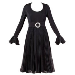 August 1970 Ric McClintock Vintage Couture plissiertes Kleid mit Strasssteinen