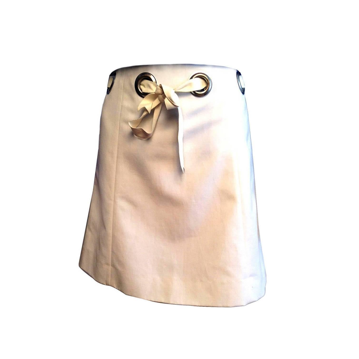 Chloe White Mini Skirt With Grommet Waistline Size 2 For Sale