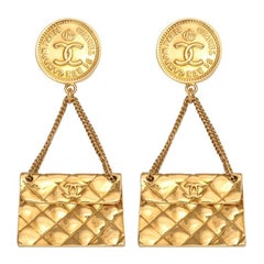 Chanel quilted bag 2.55 motif earrings