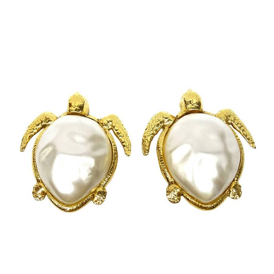 1980's Chanel Pearl Sea Turtle Earring