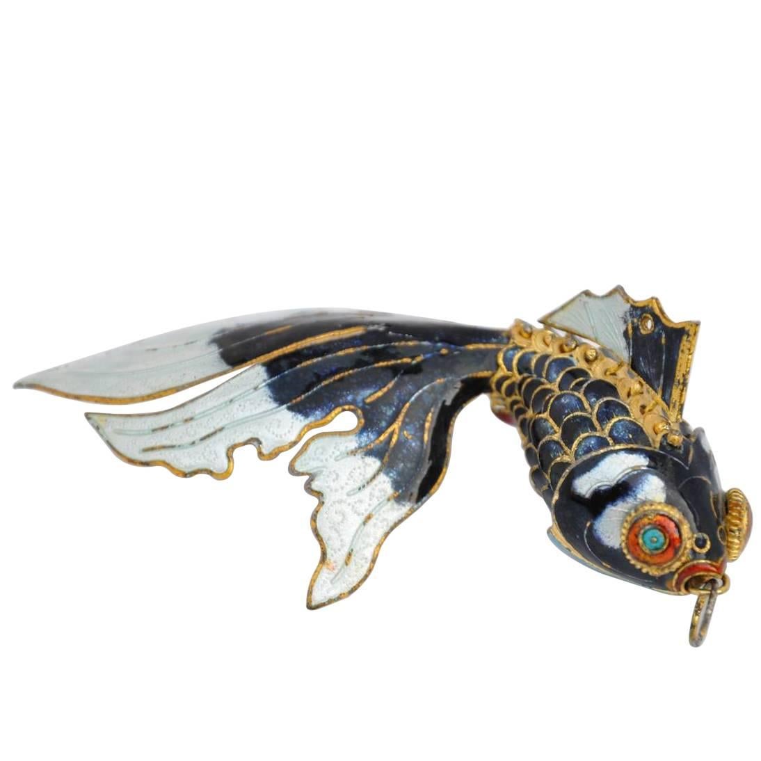 Grand pendentif japonais en or avec touches d'émail multicolore « Fish » en vente