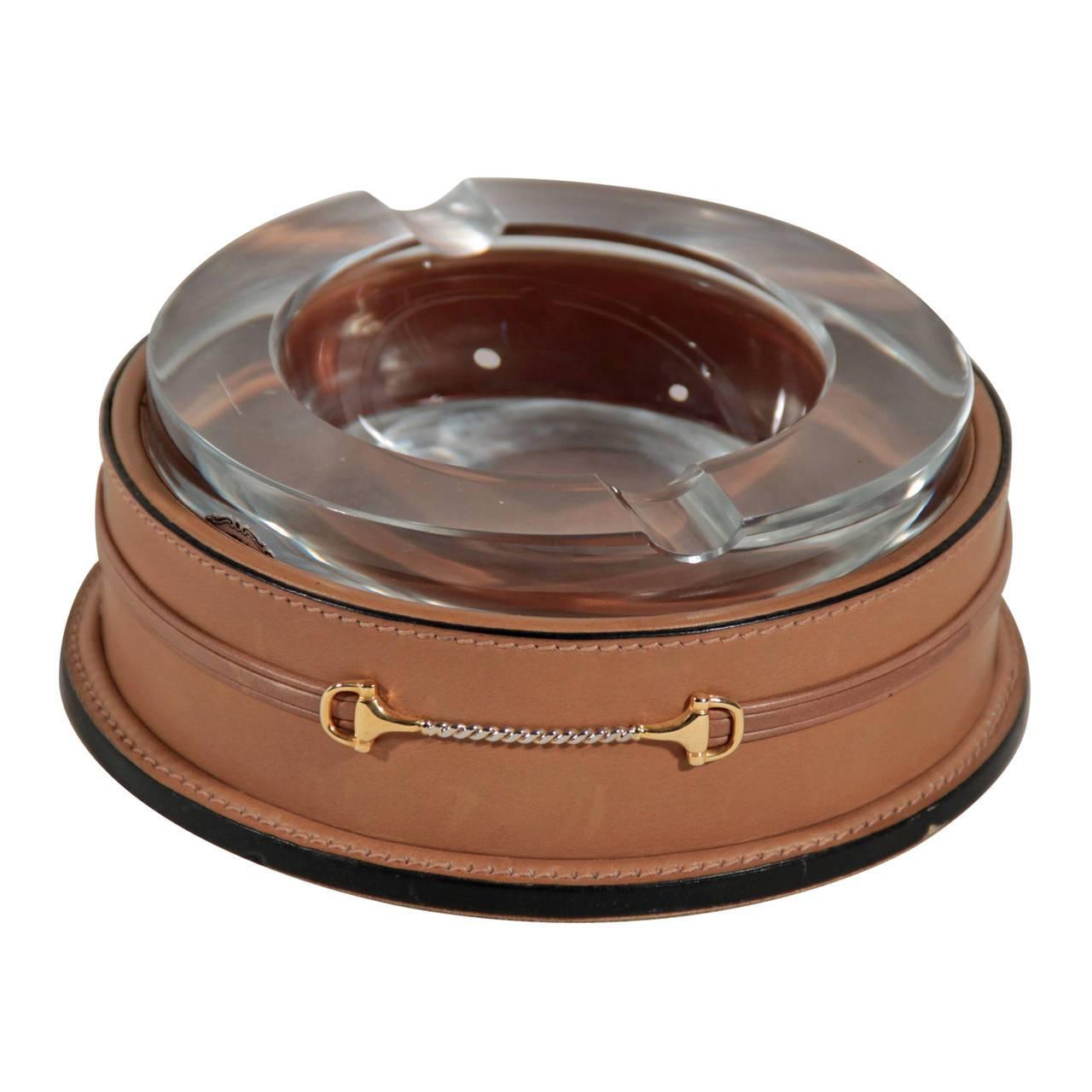 GUCCI VINTAGE HEAVY GLASS Crystal ASHTRAY with Tan Leather ROUND Base AS210