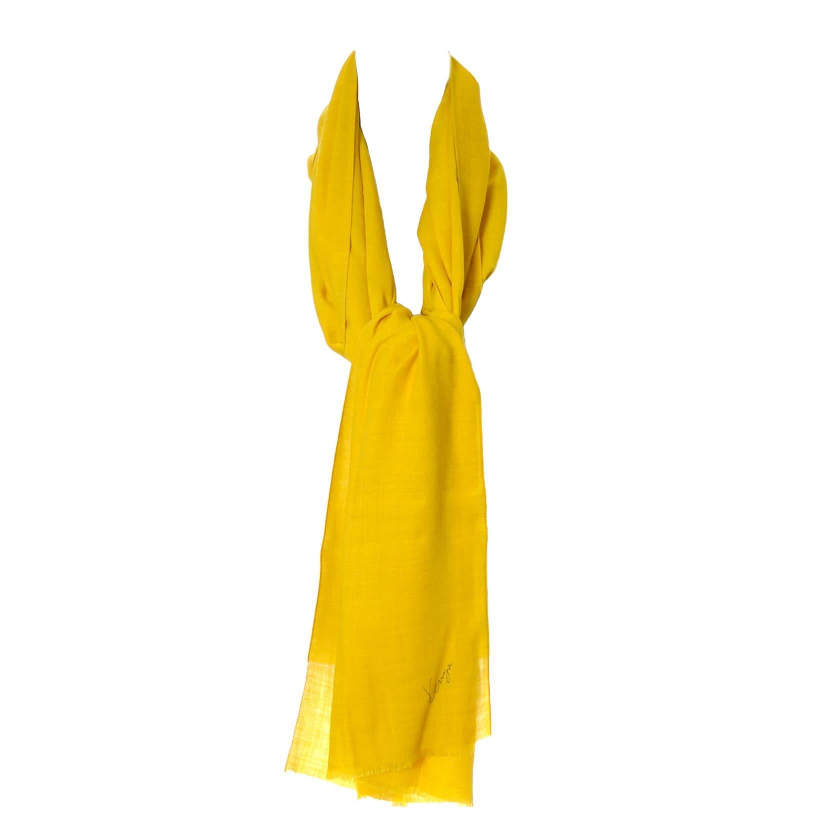 Kenzo Paris - Écharpe vintage en laine jaune moutarde avec logo caractéristique, 203 cm de long en vente