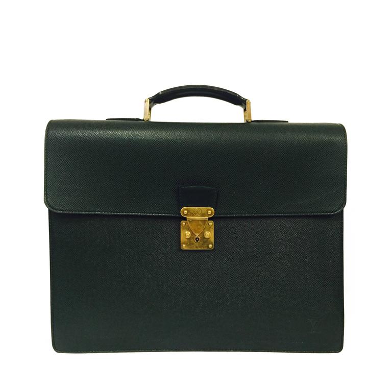 Louis Vuitton Taiga Moskova Briefcase With Legal Pad Cover and Pen Case For Sale at 1stdibs