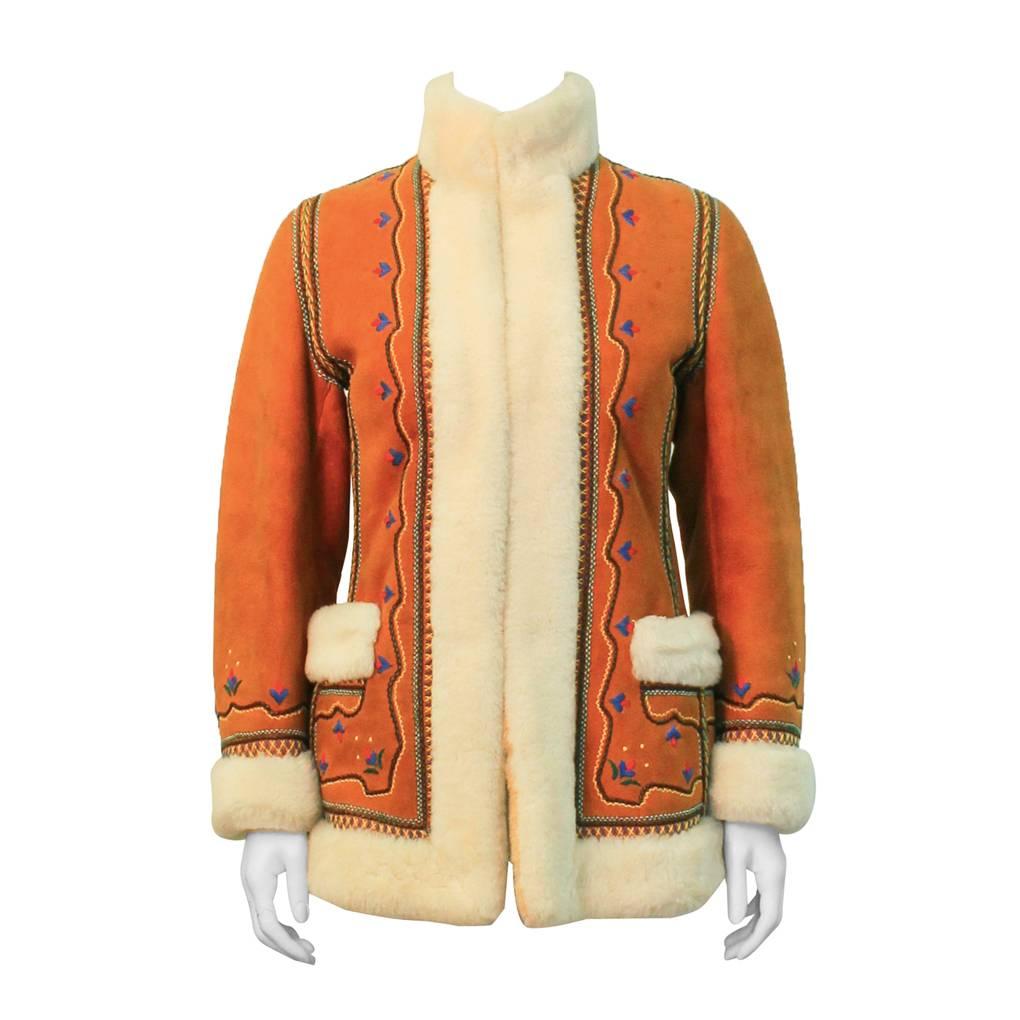 1970's Tan Shearling bestickter Mantel im Angebot