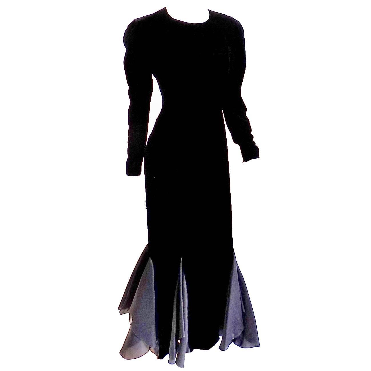 Carolina Herrera Black Velvet  Long sleeves elegant evening Gown