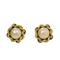 Chanel Vintage '93 Pearl Clip On Earrings