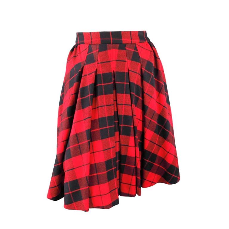 D&G Size 2 Red and Black Plaid Lana Wool Pleated Crinoline Skirt For ...