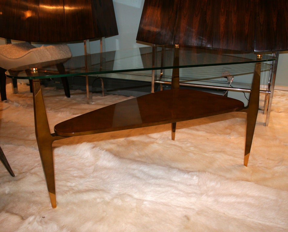 Raphael Triangular Coffee Table In Good Condition For Sale In Newburgh, NY