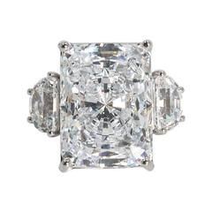  Magnificent Faux White 25 Carat Radiant Cut Diamond Ring