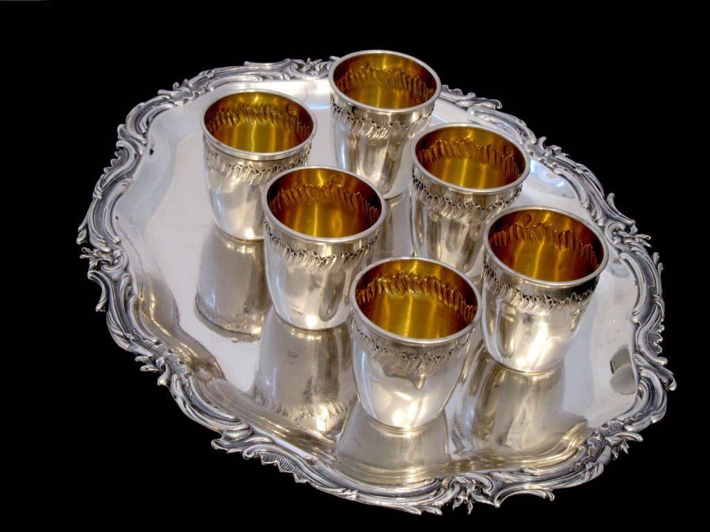 This set is an exceptional example of the very developed Rococo style. Very high quality work. The set includes six sterling silver vermeil liquor cups and a sterling silver tray. No monogrammed.

Head of Minerve 1st titre on the liquor cups and on