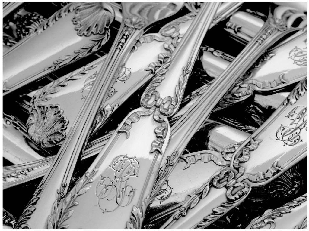 Puiforcat French Sterling Silver Flatware 18 pc Pompadour, New Stainless Blades In Excellent Condition In TRIAIZE, PAYS DE LOIRE
