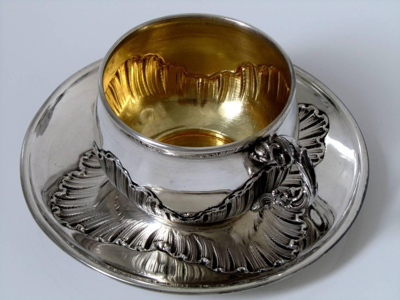 Pair of French Sterling Silver 18k Gold Coffee/Tea Cups w/Saucers Rococo In Excellent Condition In TRIAIZE, PAYS DE LOIRE