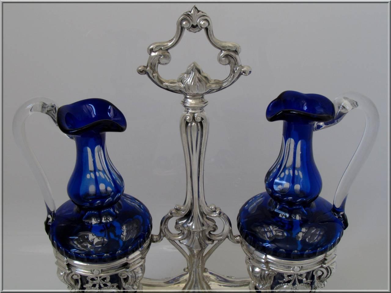Imposing French Sterling Silver Oil and Vinegar Cruet Set Baccarat Cobalt Blue In Excellent Condition In TRIAIZE, PAYS DE LOIRE