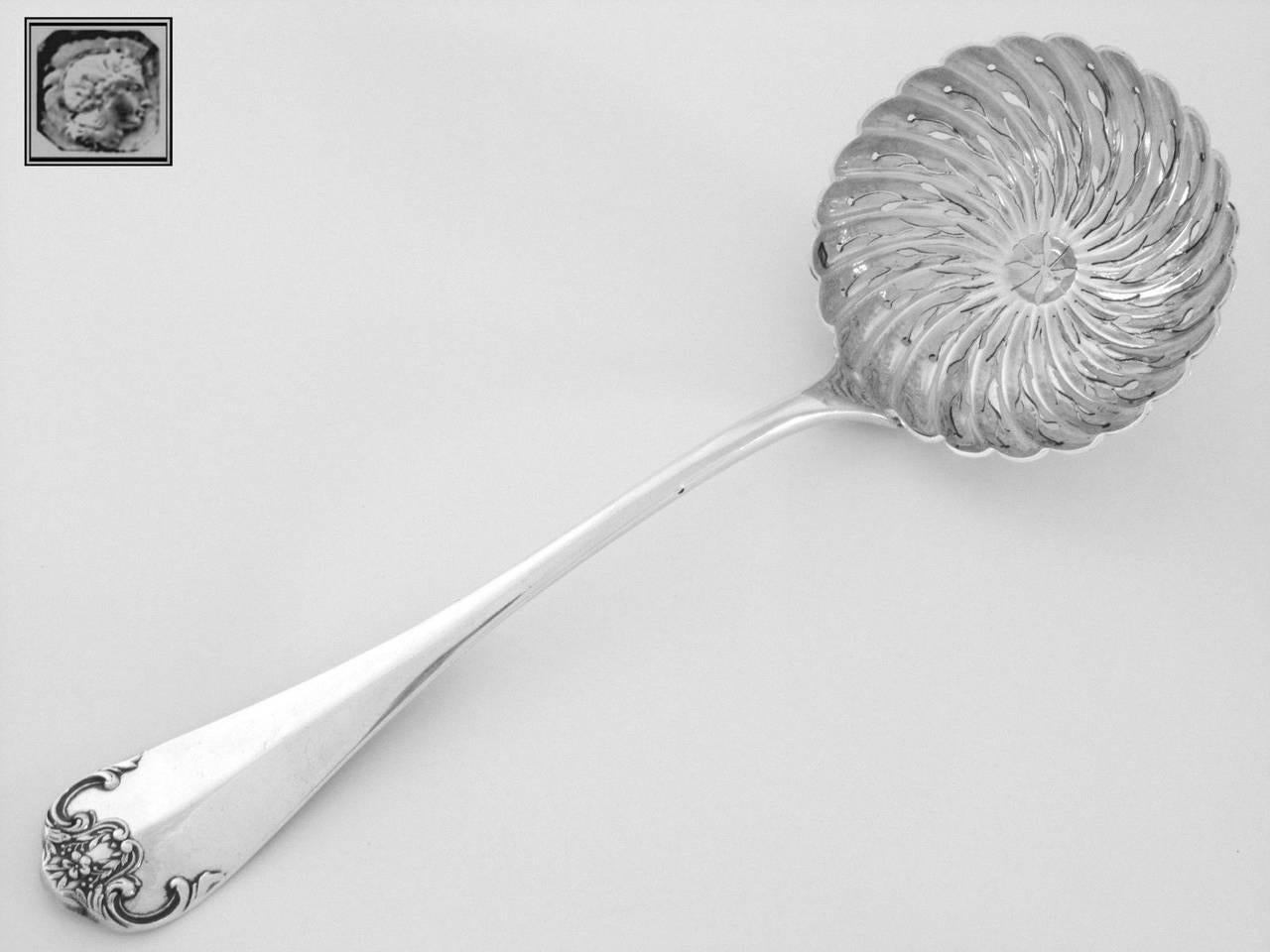 Boulenger Fabulous French All Sterling Silver Sugar Sifter Spoon Rococo In Excellent Condition In TRIAIZE, PAYS DE LOIRE