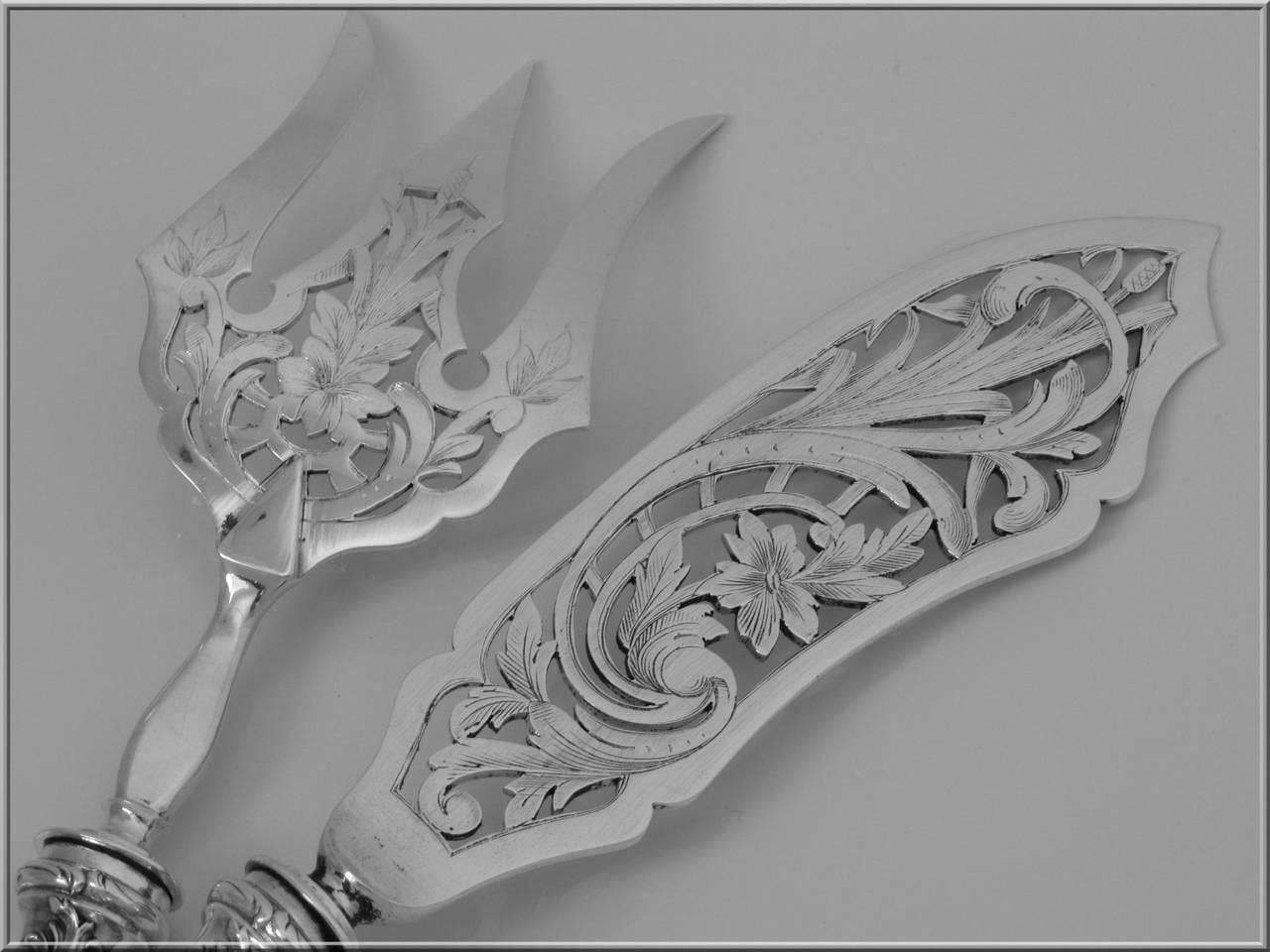 Lefevre Gorgeous French Sterling Silver Fish Servers Two Pieces Rococo In Good Condition For Sale In TRIAIZE, PAYS DE LOIRE
