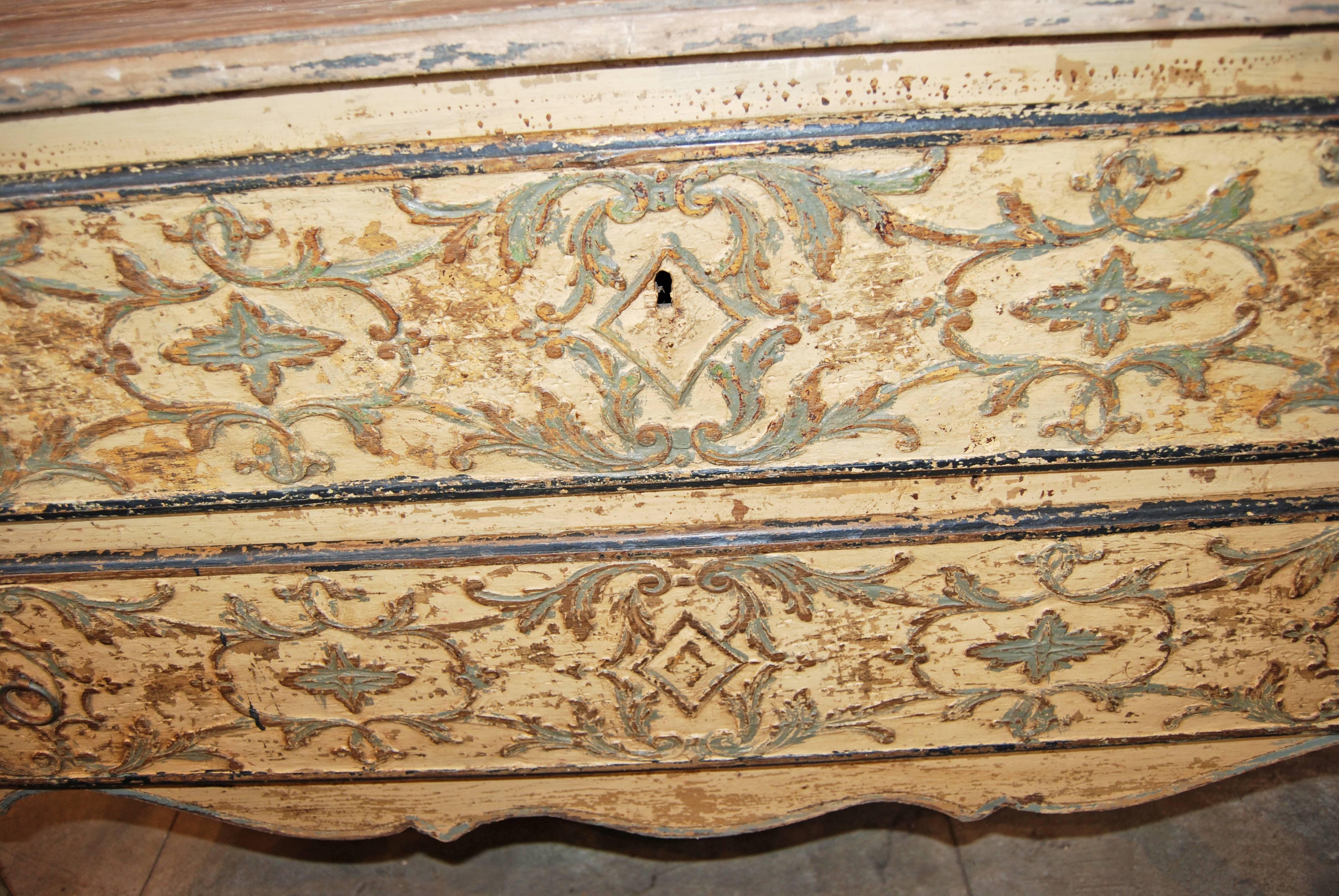 Italian 18th Century Carved Wood Tuscan Commode For Sale
