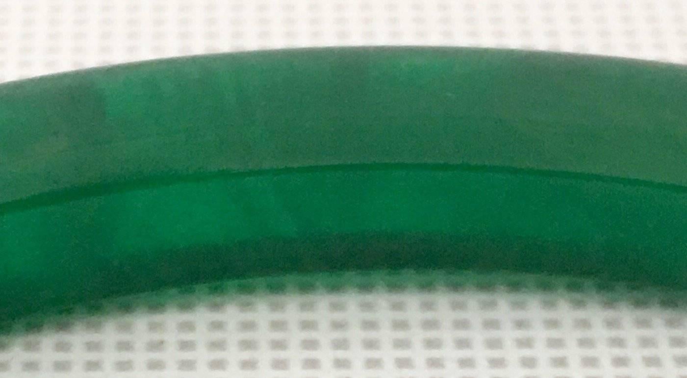 Vintage Bakelite Translucent Emerald Green Bangle Bracelet In Excellent Condition In West Palm Beach, FL